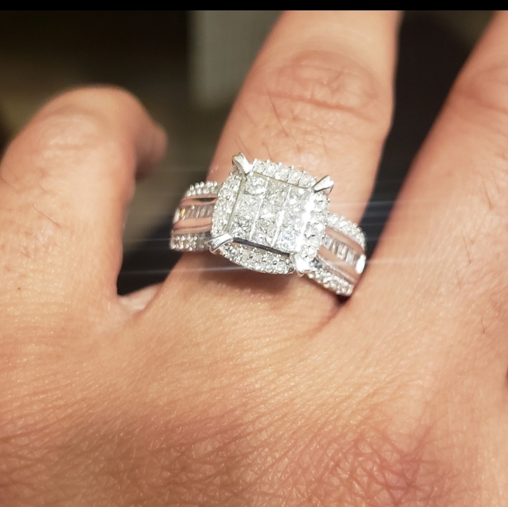 Amazing♥️ 10k gold diamond wedding ring - Picture 16 of 16